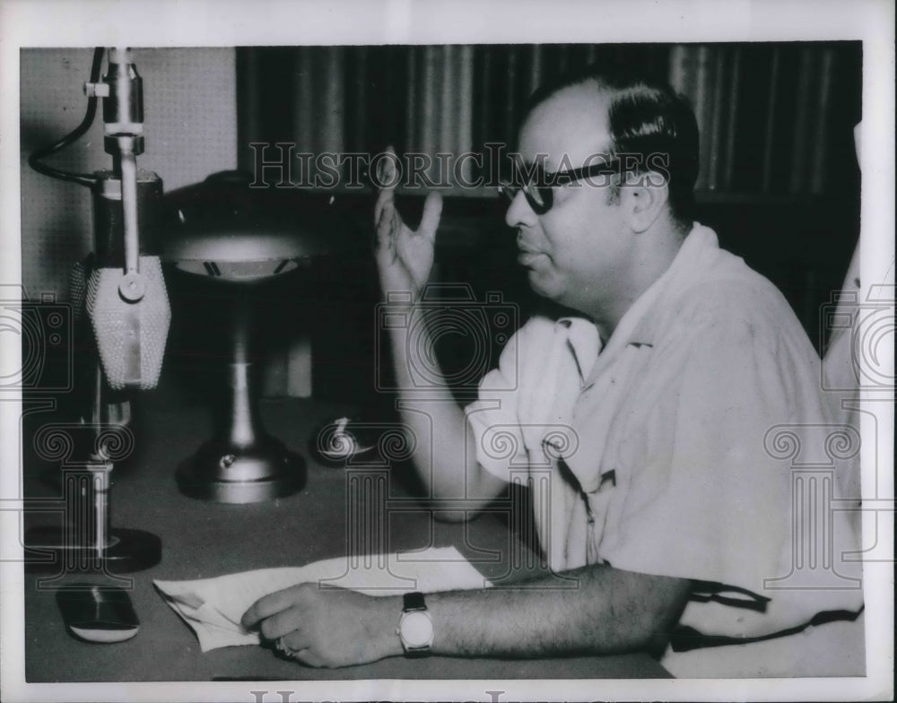 1954 Press Photo Pakistan Prime Minister Mohammed Ali Delivers Monthly Broadcast- Historic Images