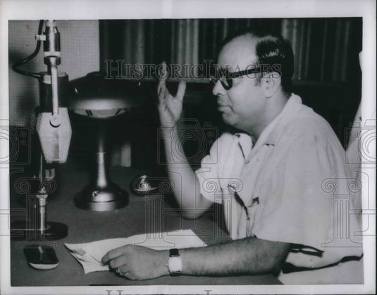 1954 Press Photo Pakistan Prime Minister Mohammed Ali Delivers Monthly Broadcast- Historic Images