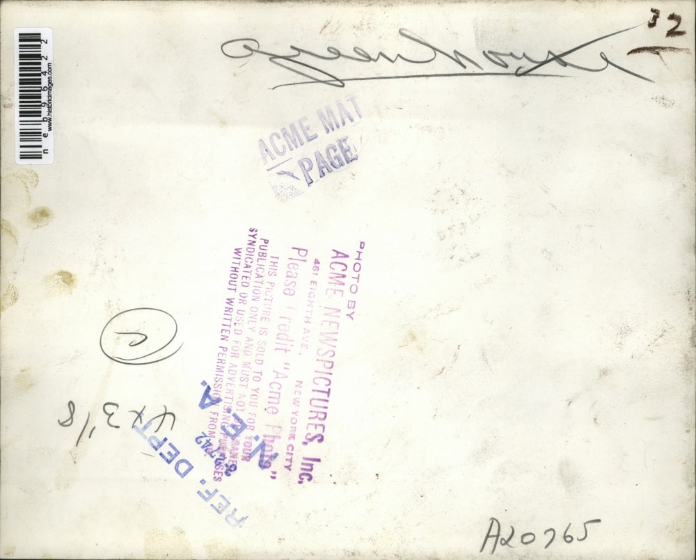 1942 Press Photo Florist in Greenhouse - neb96422