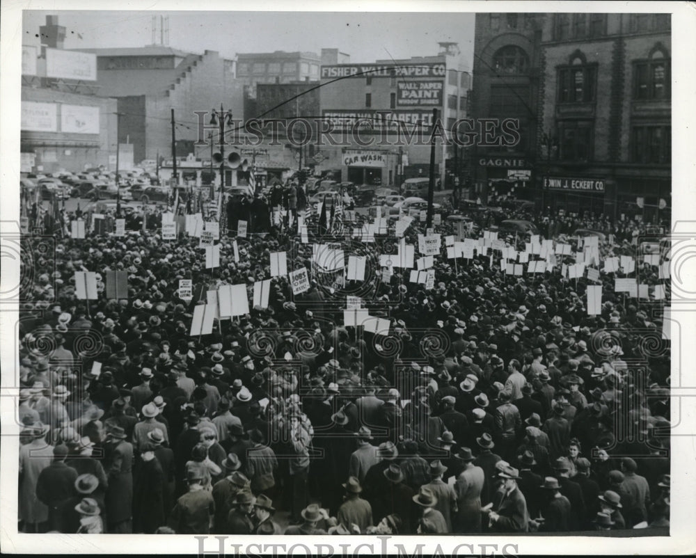 1942 Press Photo View Of Huge Crowd Of C.I.O. Union Men & Women Who Held Meeting- Historic Images
