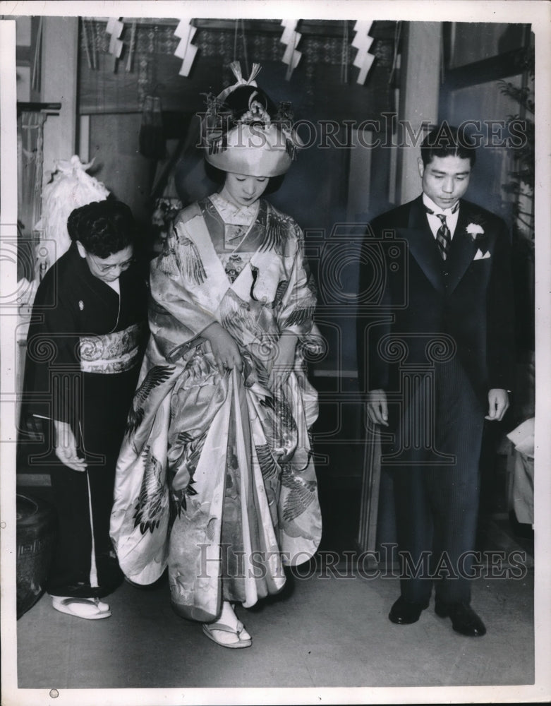 1952 Press Photo Toyko, Japan flyweight champ Yoshio Shirai &amp; bride Toshiko- Historic Images