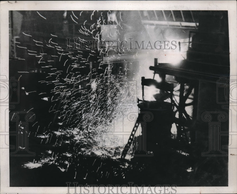 1939 Press Photo British Armament Factories Working Full-Blast - neb96754- Historic Images