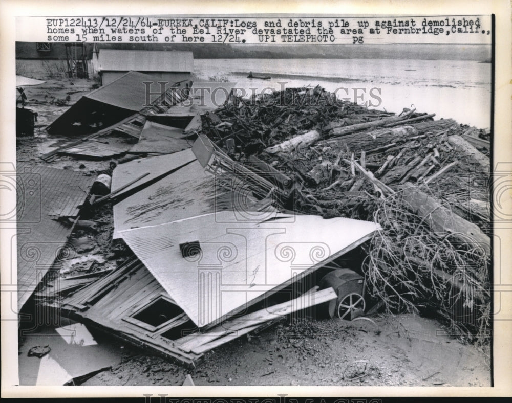 1964 Press Photo Eureka, Calif. Logs &amp; debris from Eel River devastation- Historic Images