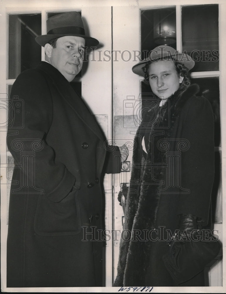 1941 Press Photo Wash.D.C. Anna Sklepovich & brother George at the White House- Historic Images