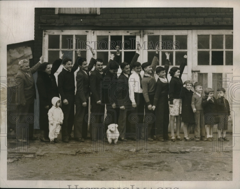 1935 Press Photo Louis and Alvira Corsi Family with 14 of 16 Children- Historic Images