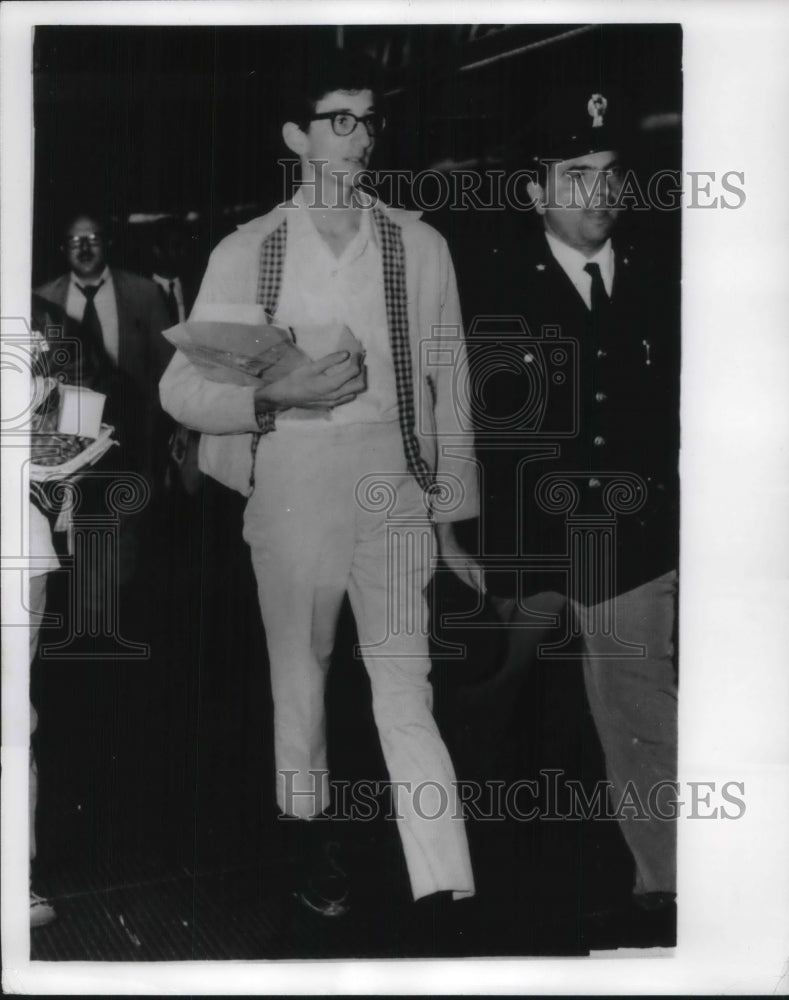 1970 Press Photo Mark Shin Hostage released