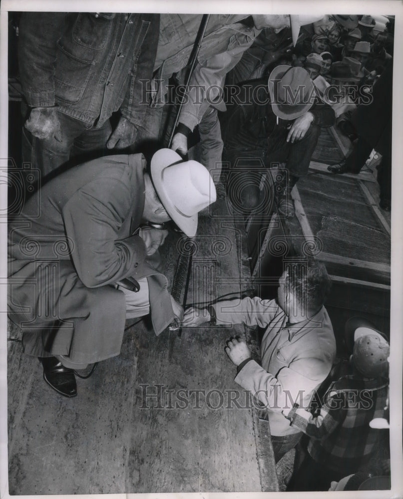 1951 Press Photo Rattlenake roundup  being measured - Historic Images