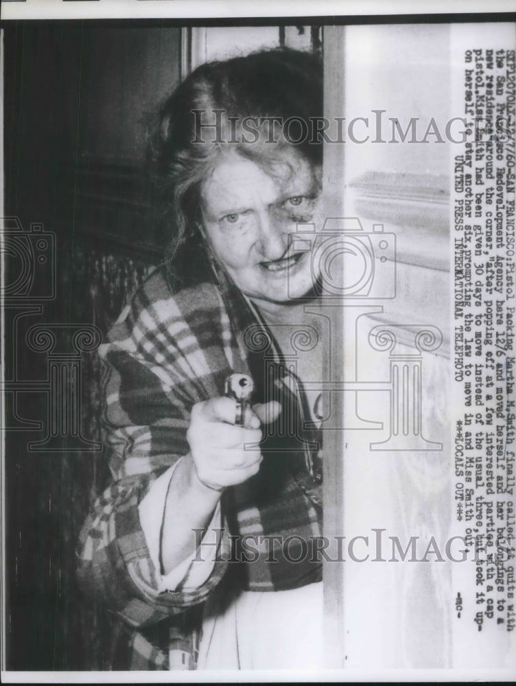 1960 Press Photo San Francisc, Martha Smith with gun says she won&#39;t move- Historic Images