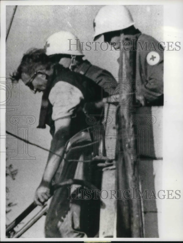 Load image into Gallery viewer, 1963 Press Photo 1st of 11 Miners Rescued Trapped Miners 187 Underground 2 Weeks
