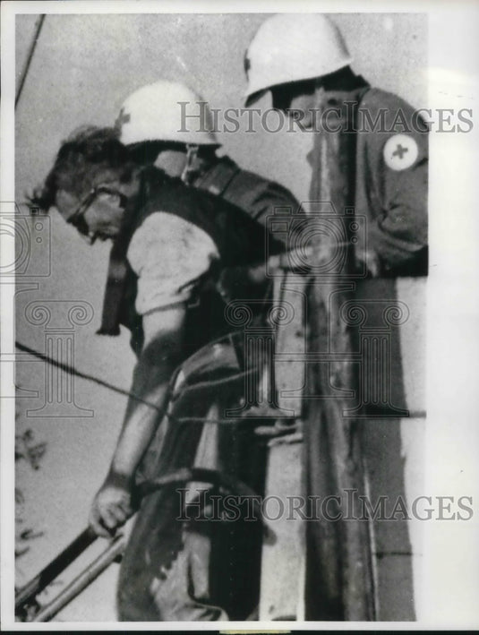 1963 Press Photo 1st of 11 Miners Rescued Trapped Miners 187 Underground 2 Weeks
