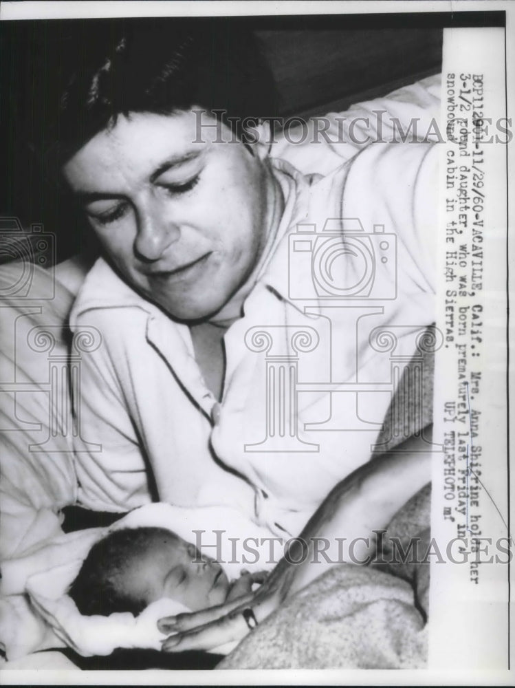 1960 Press Photo Vacaville, Calif. Mrs Anna Shifrine &amp; premature daughter- Historic Images