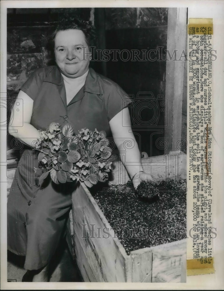 1949 Press Photo Cleveland Edna Stickney School Teacher Gardener- Historic Images