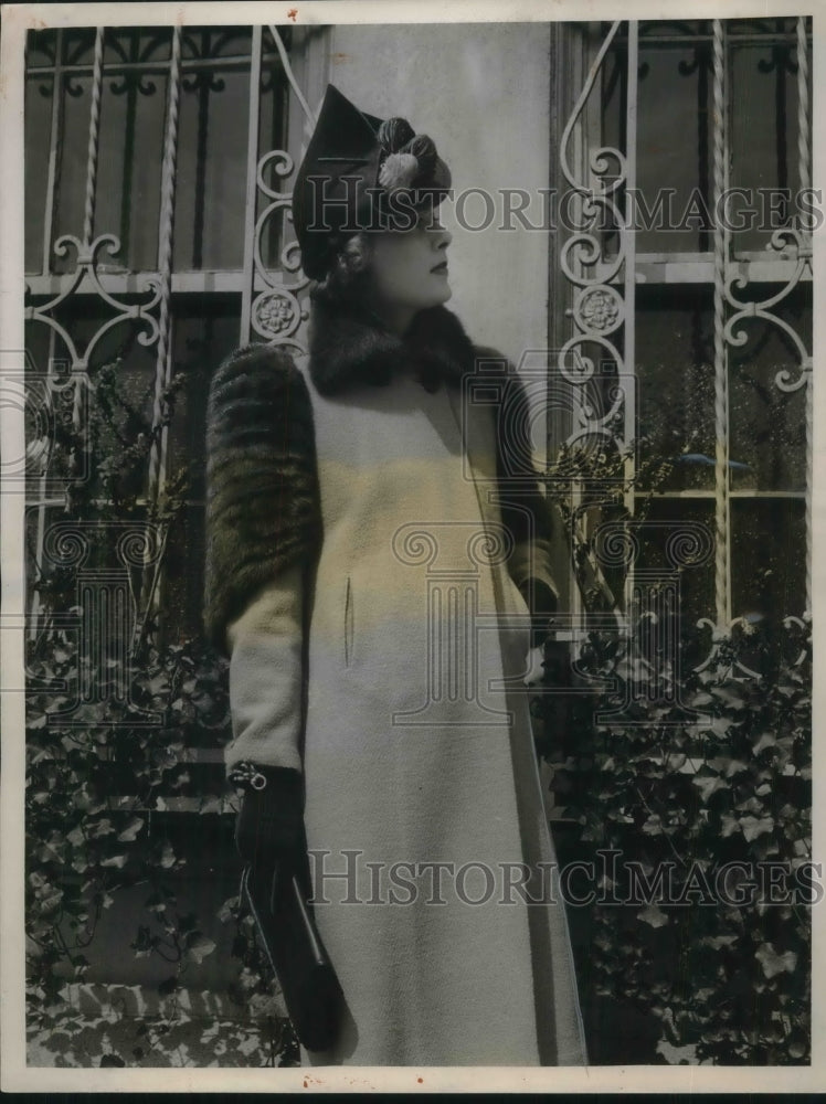 1938 Press Photo A box coat in textured wool on a model- Historic Images