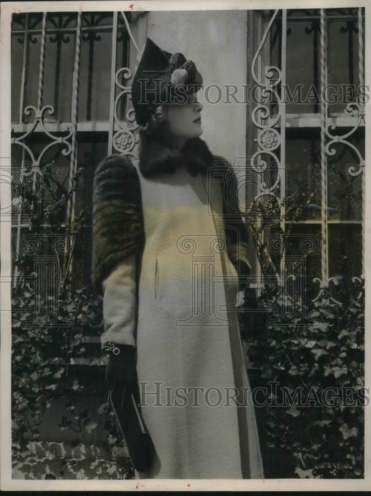 1938 Press Photo A box coat in textured wool on a model- Historic Images
