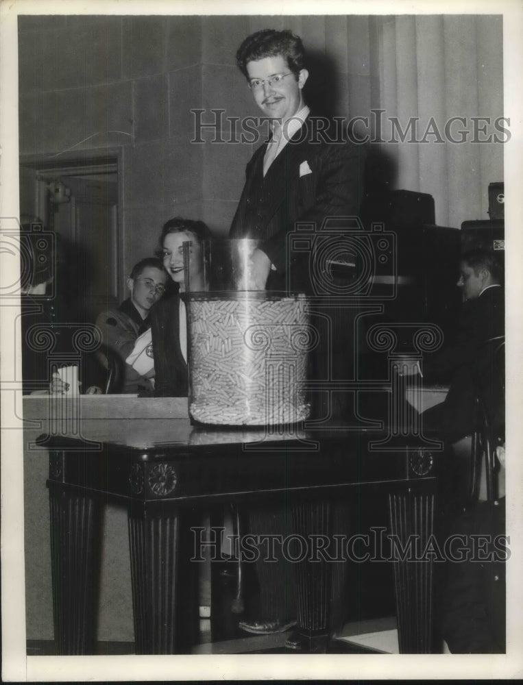 1930 Press Photo Arthur Ace Scott Staff Photographer Aided National Draft Lotter- Historic Images