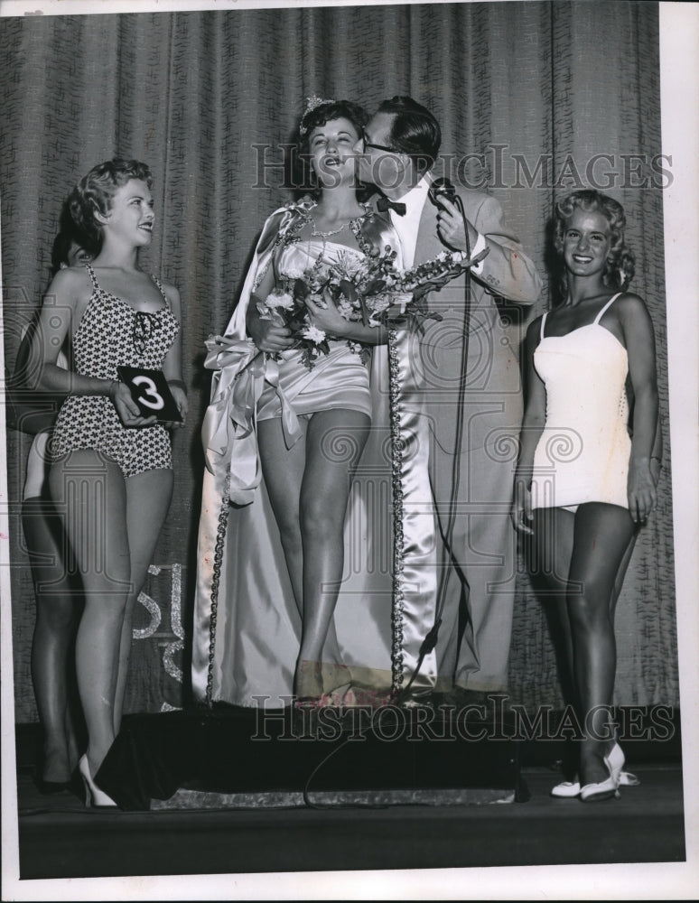 Load image into Gallery viewer, 1957 Press Photo Peggy Anne Cutshaw Beauty Queen Miss Summer Special KYW Radio
