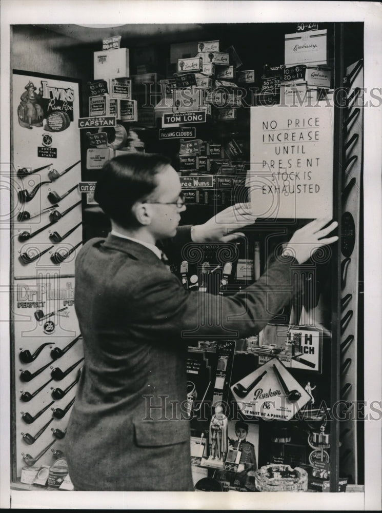 1939 Press Photo British Merchant Posting Sign Regarding Cigarette Prices- Historic Images