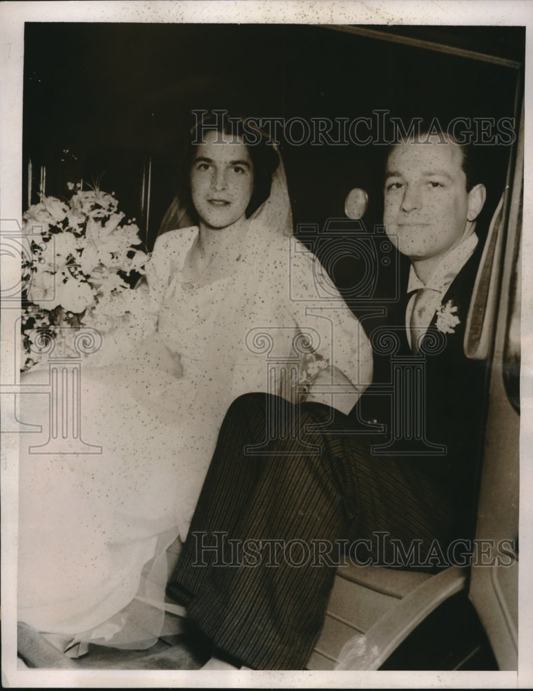 1937 Press Photo Arthur Draper with Bride Sarah Howard Hayward after Wedding- Historic Images