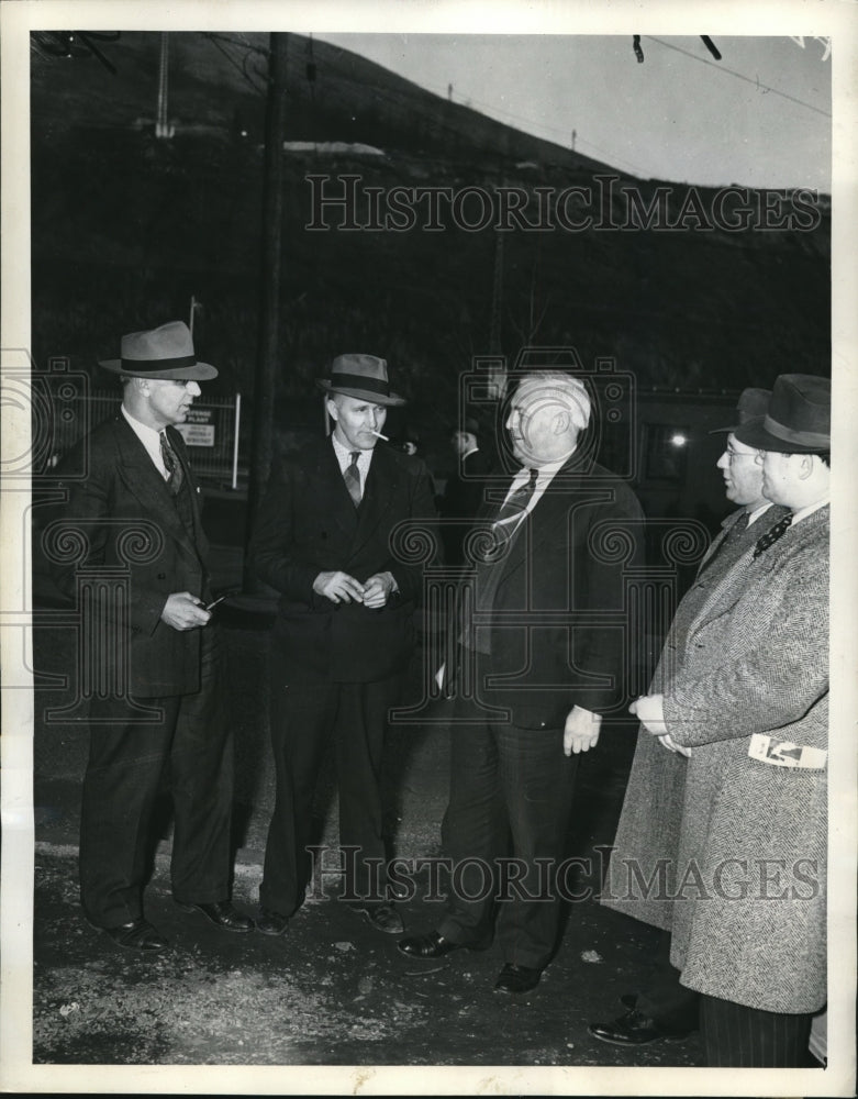 1941 Press Photo 100 Miners Report at Johnstown Captive Mine in Johnstown, PA