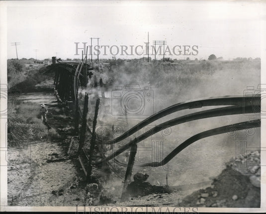 1944 Press Photo Burned Railway Bridge over Alamo River in California