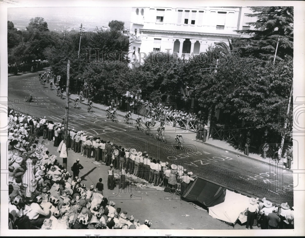 1955 Press Photo Cyclists Ride In World Professional Championship Frascati Italy