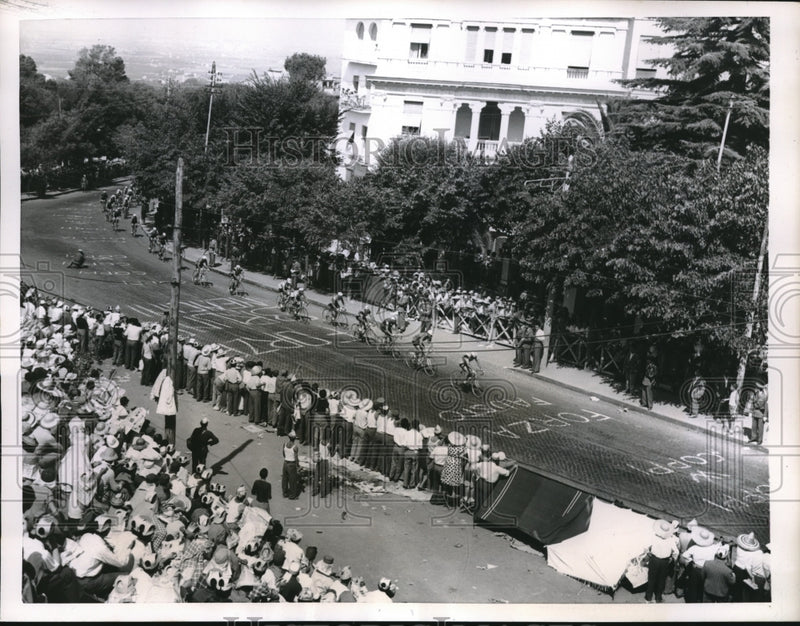Load image into Gallery viewer, 1955 Press Photo Cyclists Ride In World Professional Championship Frascati Italy
