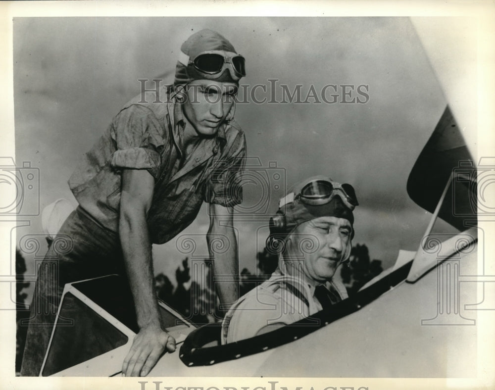 1938 Press Photo Lieut. Commander R.B. McConnell & Jack Crissiy Look for Youth