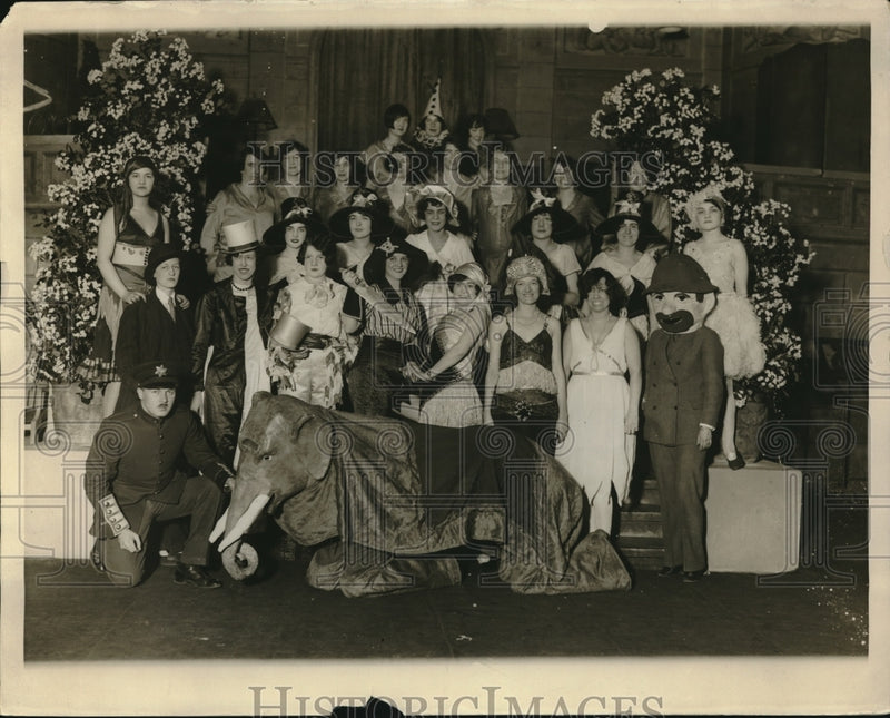 Load image into Gallery viewer, 1927 Press Photo St. patrick day Celebration
