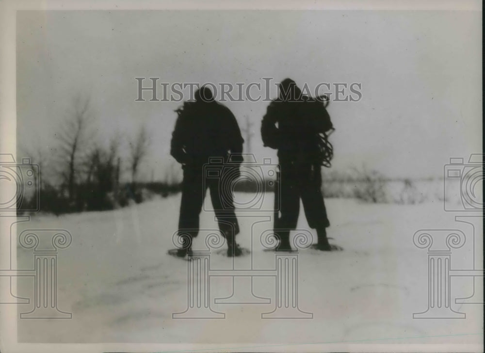 1936 Press Photo Linemen on snowshoes inspect power lines in Mo.- Historic Images