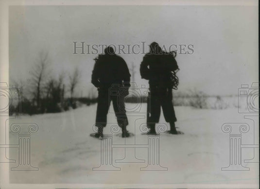 1936 Press Photo Linemen on snowshoes inspect power lines in Mo.- Historic Images