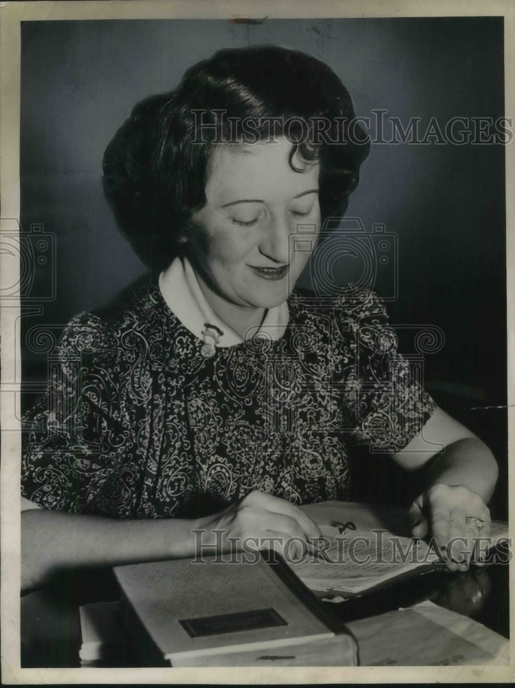 1939 Press Photo Mrs. J. L. Hoodsteen