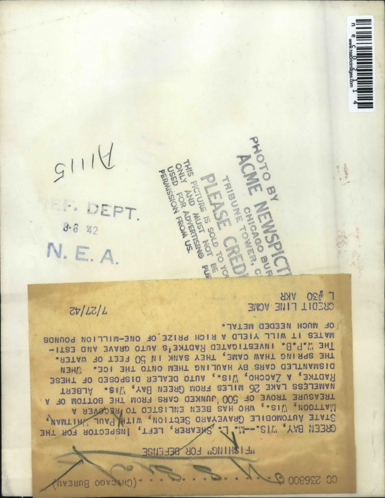 1942 Press Photo ML Shearer Inspector State Automobile Graveyard Section