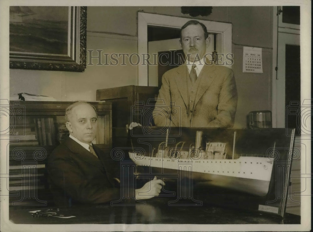 1926 Press Photo J. F. Hottel and F. A. Hunnewell Showcase New Guard Cutter Bear