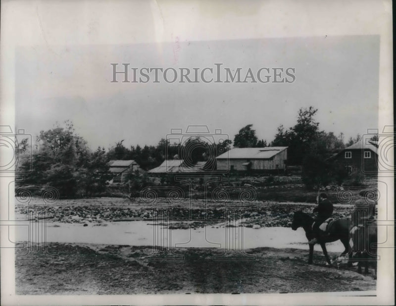 Load image into Gallery viewer, 1948 Press Photo Lava flow from Villarica Volcano passing by village in Chile
