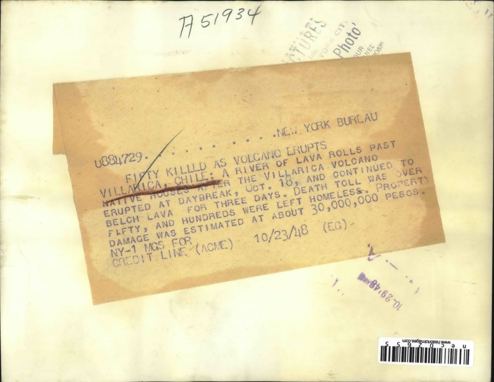 1948 Press Photo Lava flow from Villarica Volcano passing by village in Chile