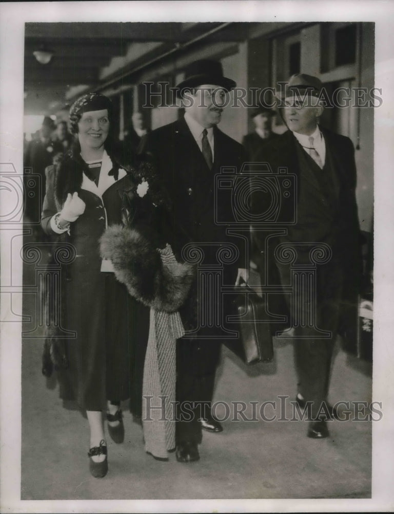 Load image into Gallery viewer, 1937 Press Photo Mr Grover Whalen resident Worlds Fair Committee &amp; Mrs Whalen
