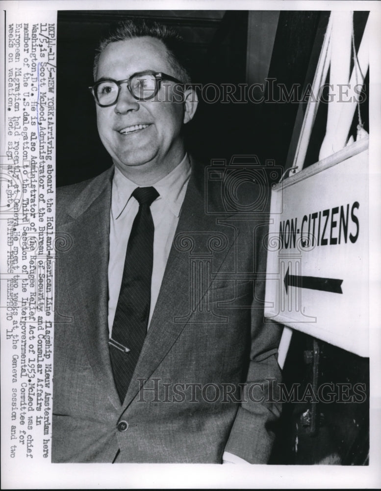 1955 Press Photo Scott McLeod, of the Bureau of Security and Consular Affairs