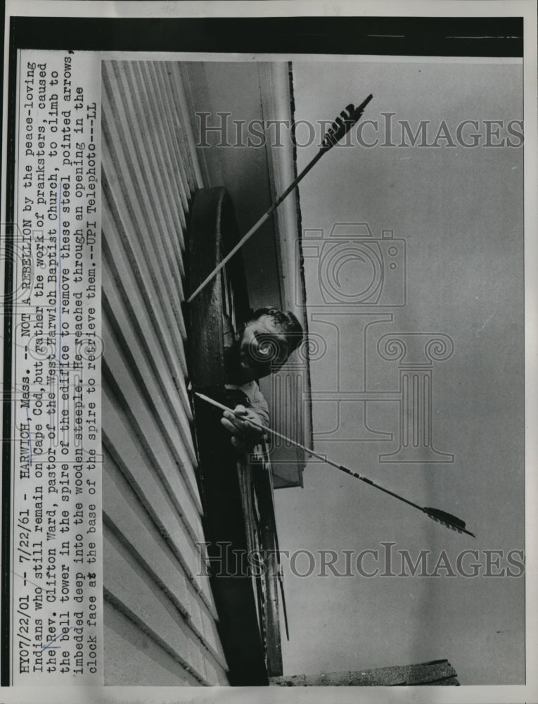 1961 Press Photo Rev Clifton Ward pastor of the West Harwich Baptist Church- Historic Images