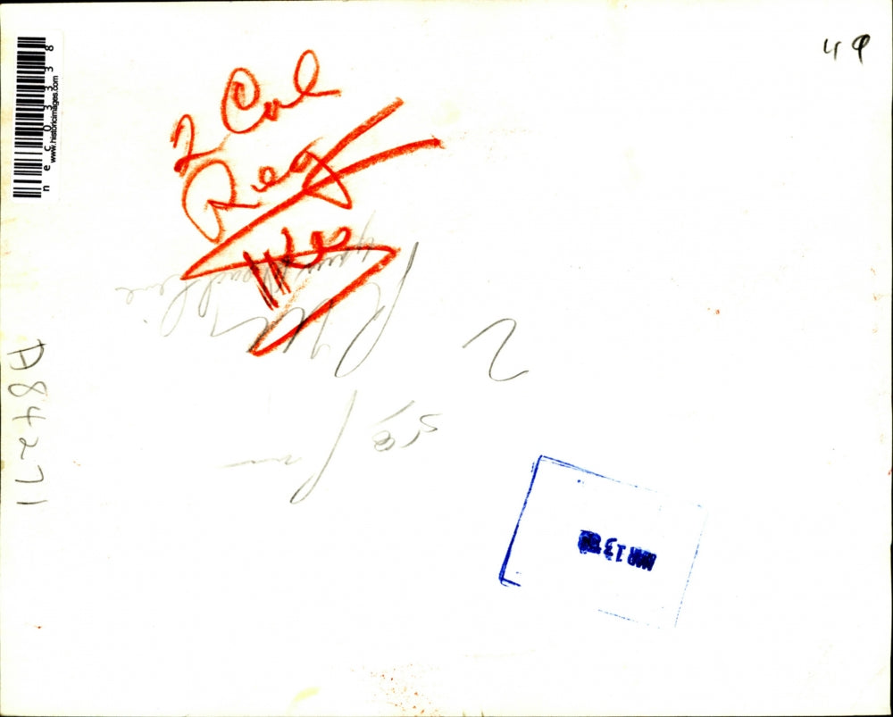 1958 Press Photo Pres. Eisenhower Poses for Pictures at Washington Press Conf.