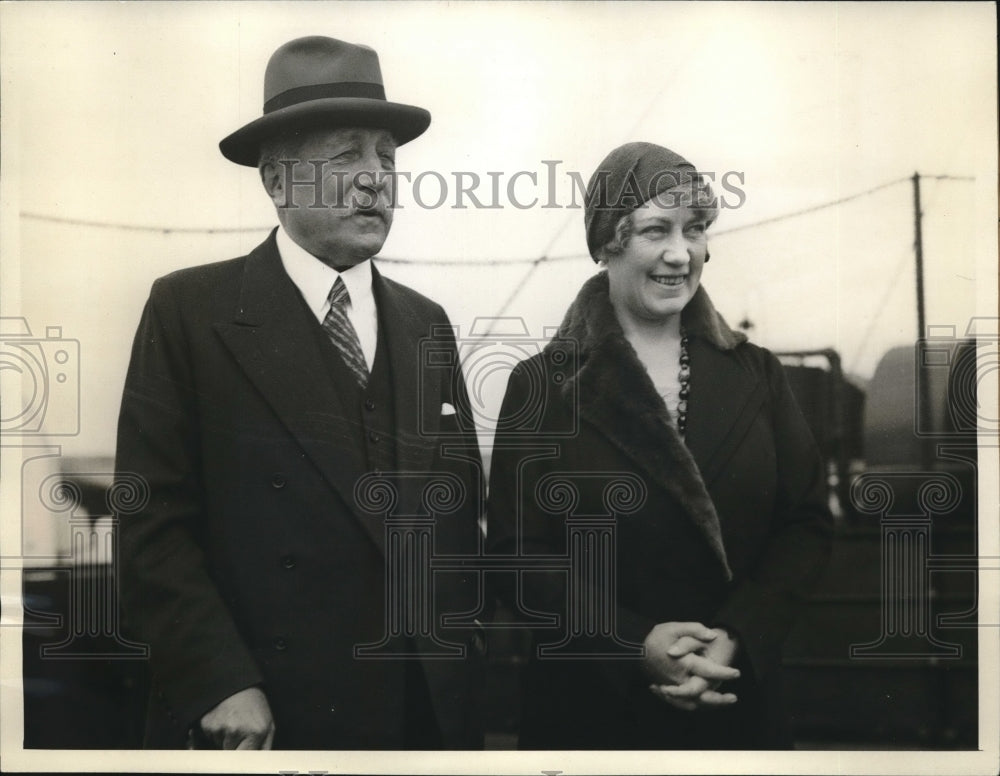 1933 Press Photo Sir Harold Boulton & Lady Boulton arrive in US- Historic Images
