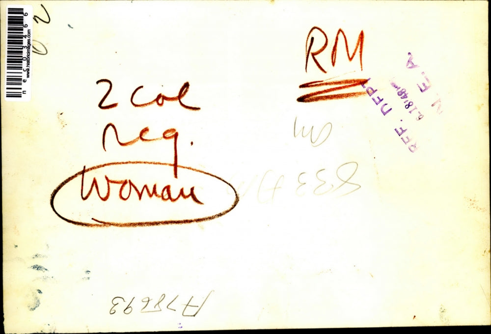 1948 Press Photo Woman on Ledge Due to Immigration's Decision to Deport Her