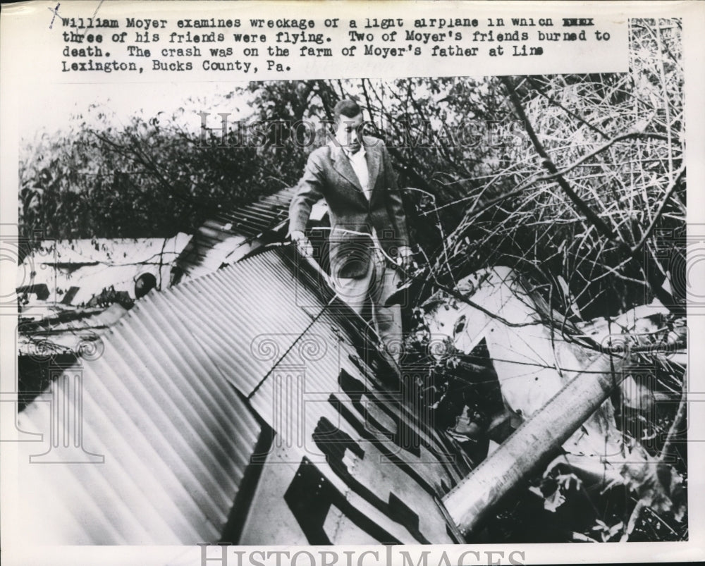 1953 Press Photo William Moyer Examines Wreckage Of Light Airplane After Crash- Historic Images