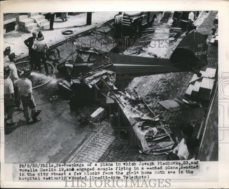 Load image into Gallery viewer, 1949 Press Photo Wreckage Of Plane In Which Joseph Piechoske &amp; Rosella Davlin

