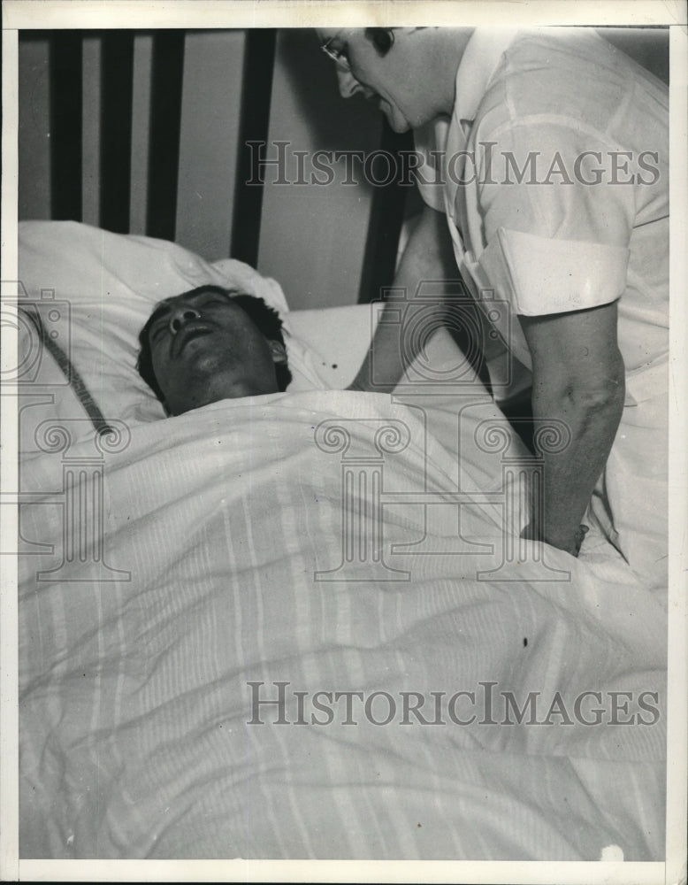 1937 Press Photo Luke Chang Chinese Hurt In Plane Wreck With Frank Oxley - Historic Images