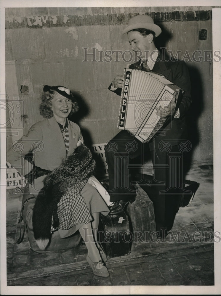 1936 Press Photo Doris Bay and Joseph Bobelli Artist - Historic Images