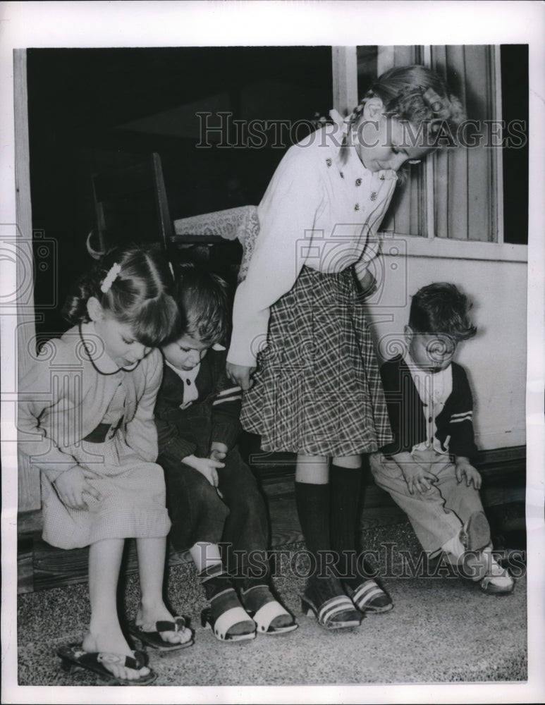 1956 Press Photo 4 of 5 Children Navy Supply Corps LT Eugene F Criner - Historic Images