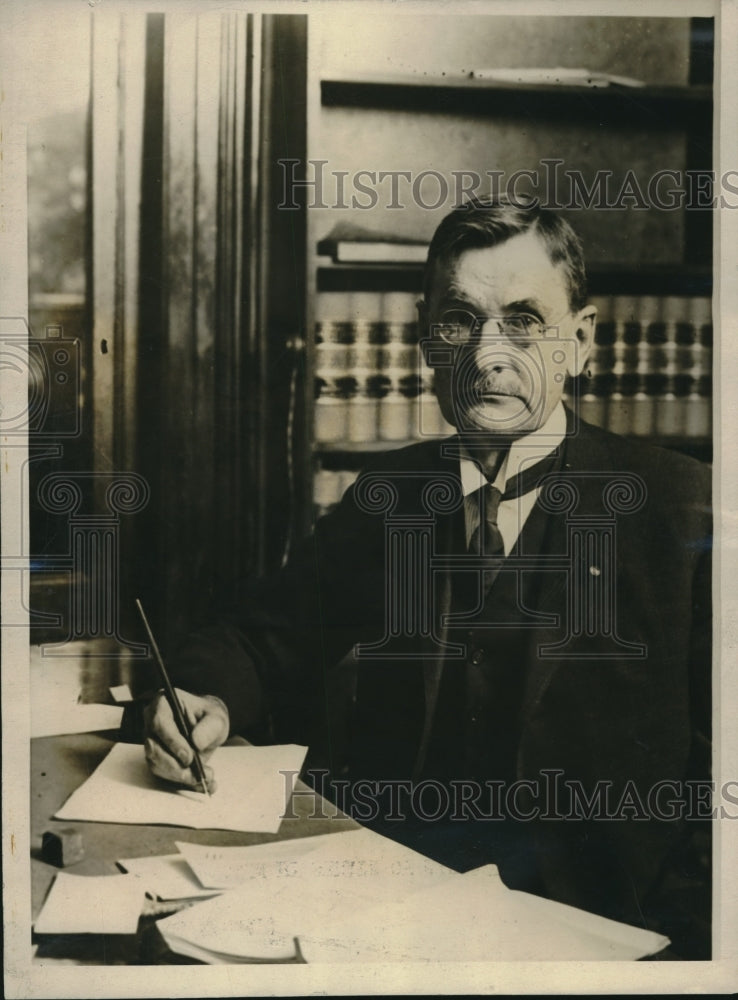 1926 Press Photo Judge Wallace McCament in His Office In Portland- Historic Images