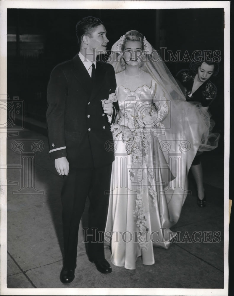 1942 Press Photo D.C. Ensign Jarrell R Dunson Jr weds Dorothy Ramspeck- Historic Images