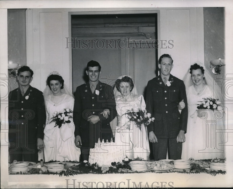 Load image into Gallery viewer, 1945 Press Photo Paris, GIs Sgt S Checkawhiz,Cpl C Perron, Cpl L Meeks &amp; brides
