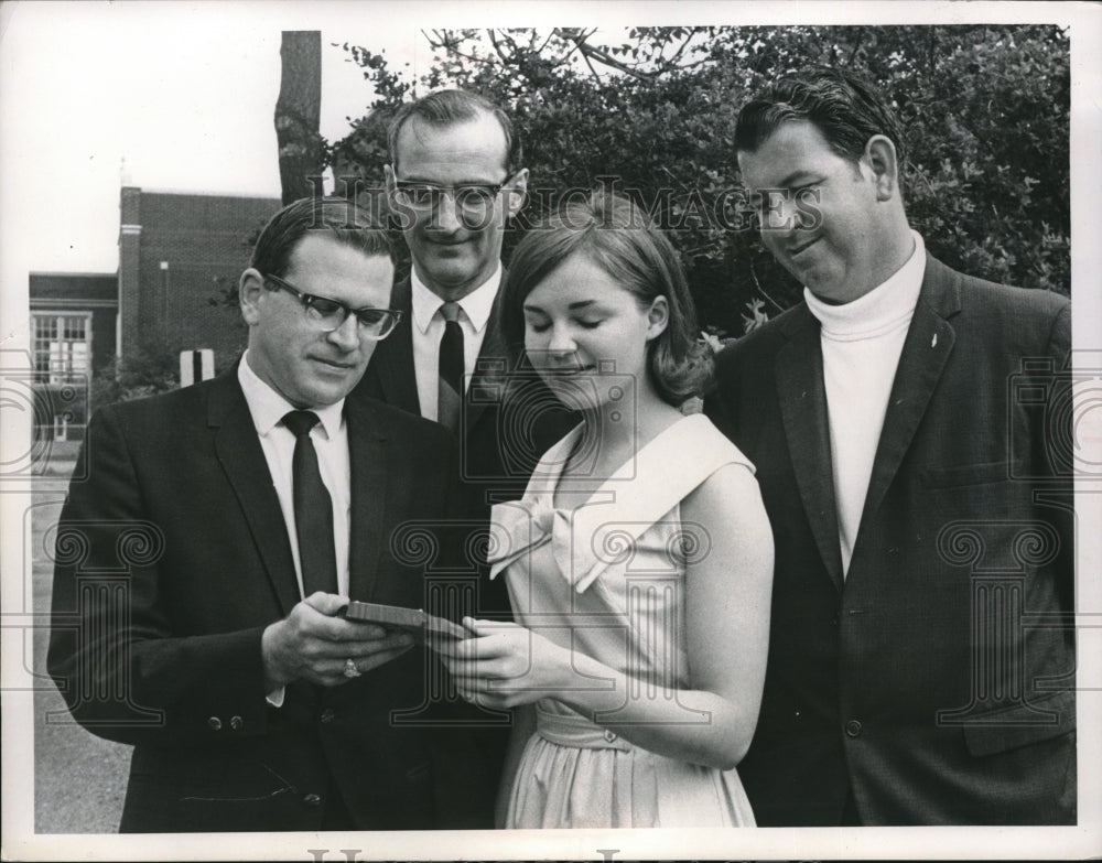 1968 Press Photo Jaycees Winner Beautification Slogan Grace Walton - Historic Images